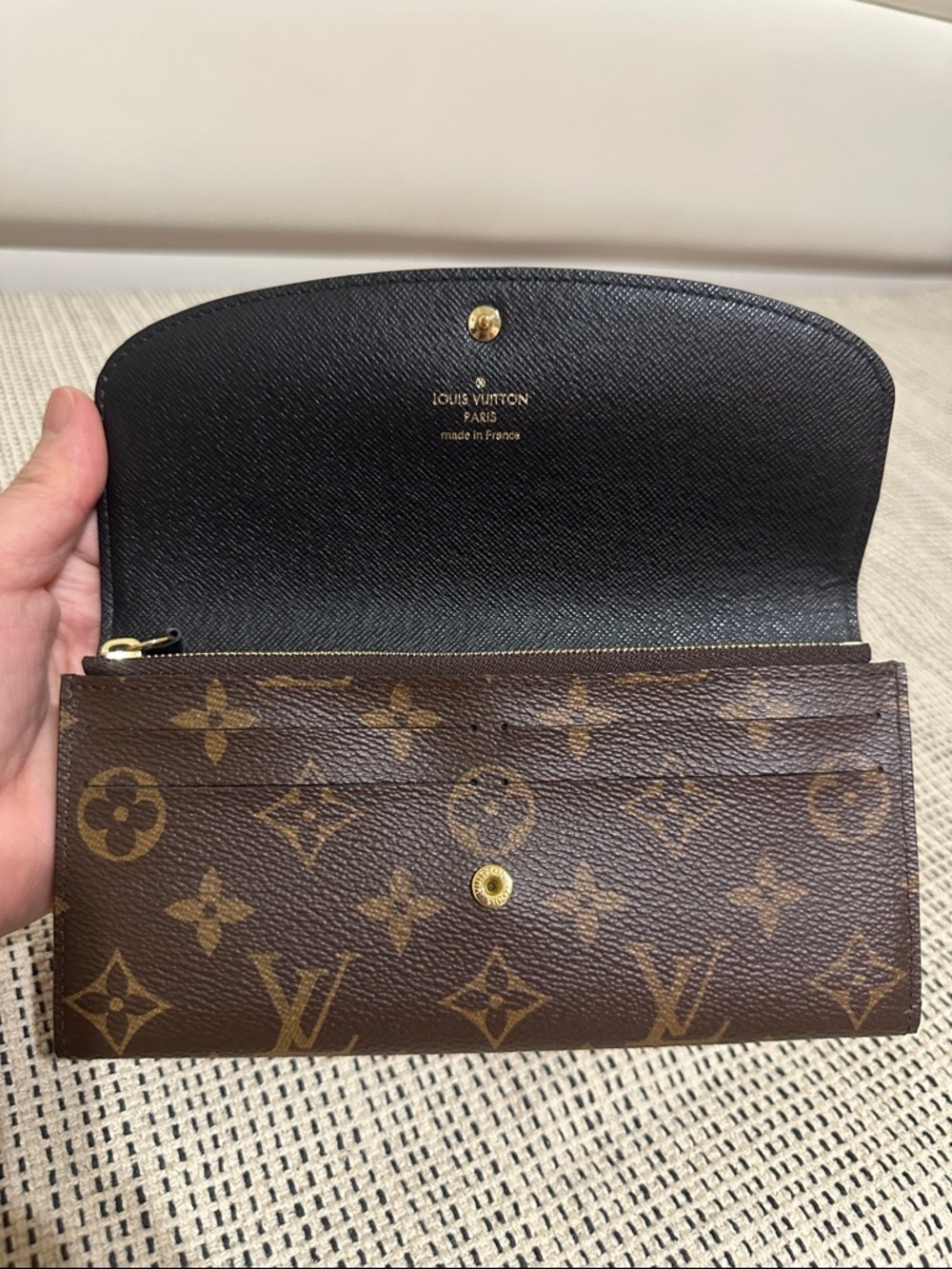 Louis Vuitton Reverse Sarah Wallet - Picture 9 of 12
